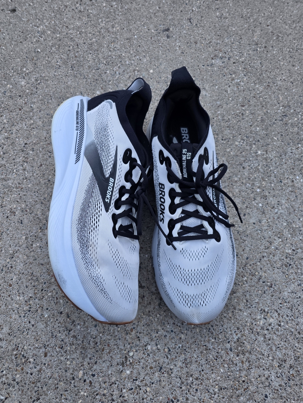 Brooks Adrenaline GTS 25 Sneaker  Men Size 15